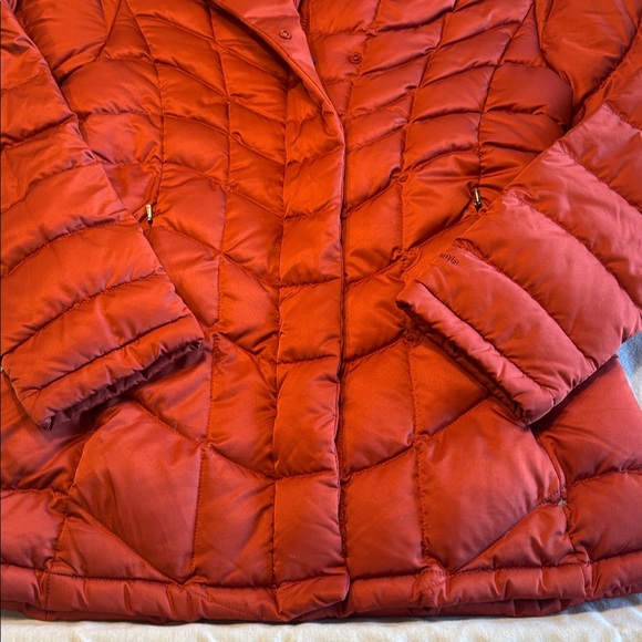 Patagonia Women’s Red Quilted Hooded Puffer Jacket , S , $43 - Picture 4 of 9